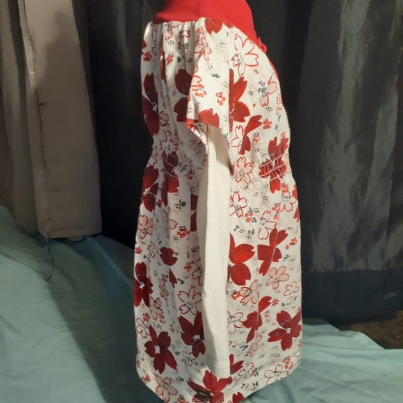 NWOT Tea Long Sleeve V-Neck Red Flower Dress - Picture 2 of 5